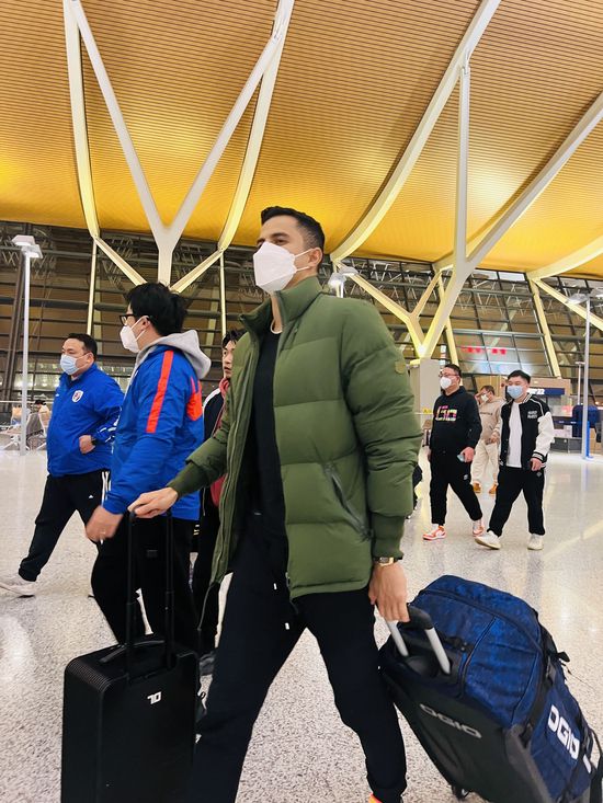 曼联名宿加里-内维尔在社交媒体上分析了阿森纳的情况，他表示，阿森纳比去年更有可能赢得联赛冠军。